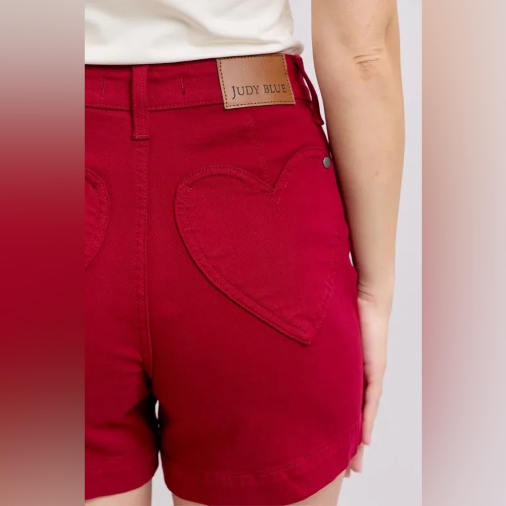 NEW Judy Blue Heart Pocket Denim Shorts - Picture 2 of 5